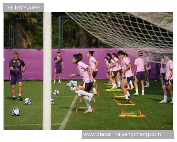 中国国家女子足球队抵达伦敦全力备战与英格兰女足的国际友谊赛